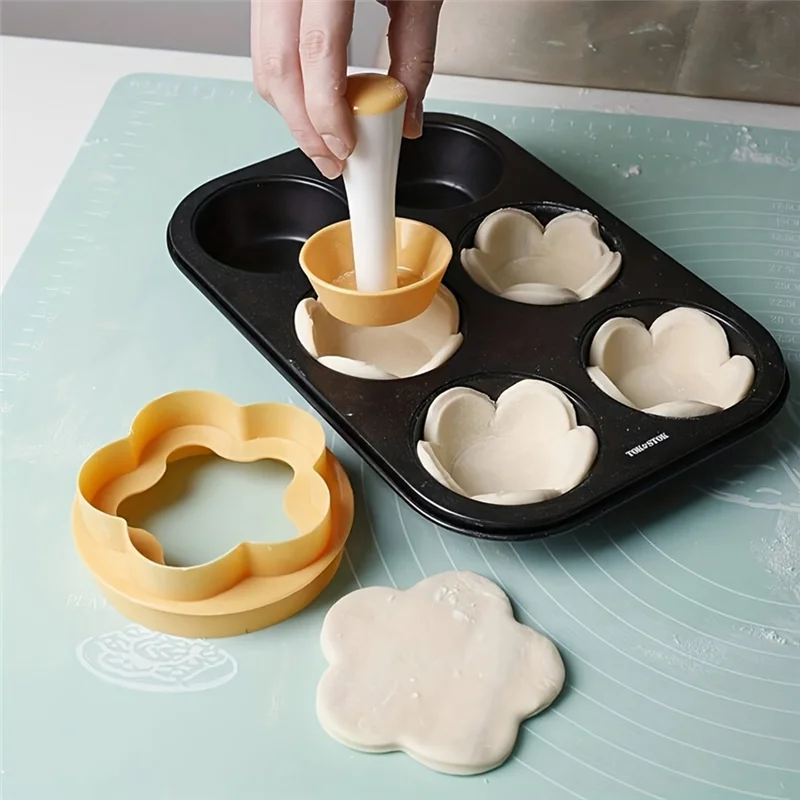 Cake And Biscuit Mold Set
